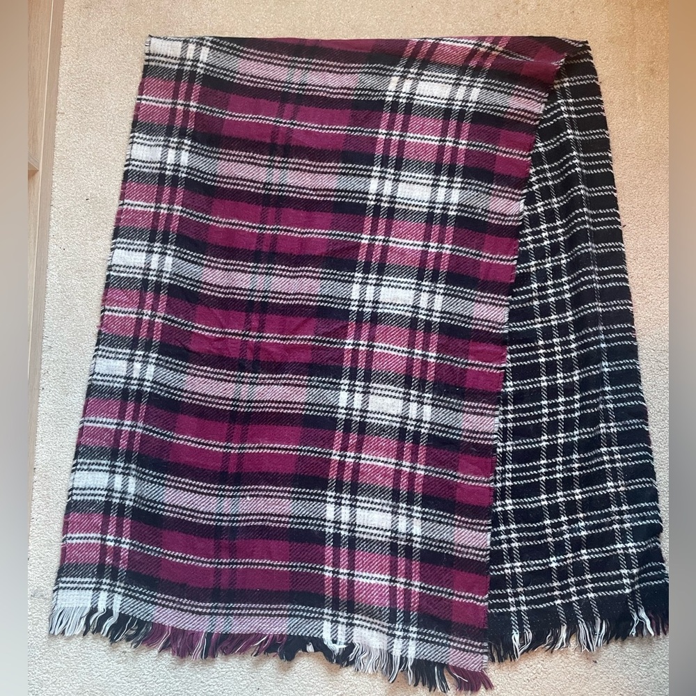Elegant Plaid Scarf in Pink and Black - reversible
